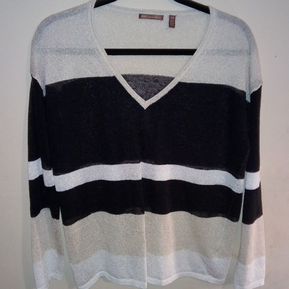 525 america light weight Vneck Sweater